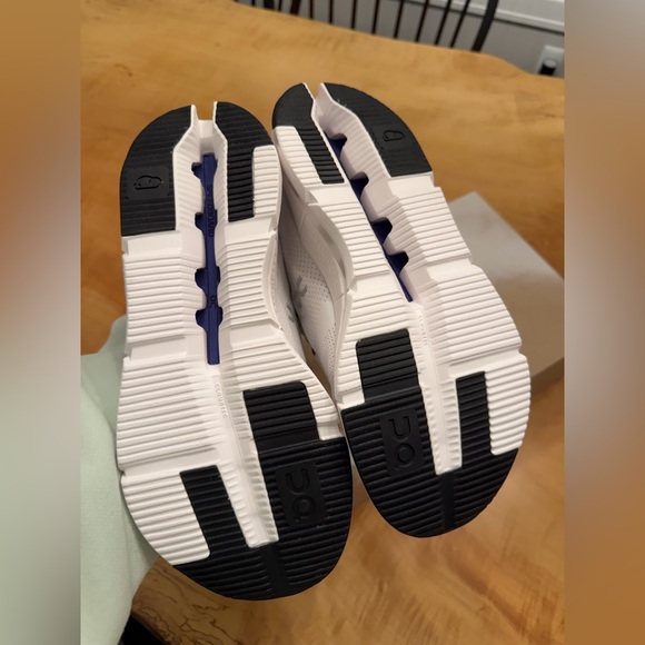 NWB On Cloudnova Sneakers / Men7.5 Women9 - Picture 6 of 8